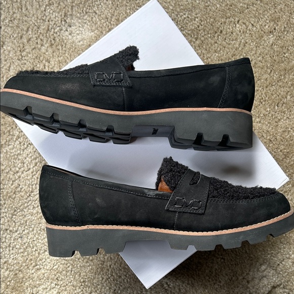 Vionic Cheryl Faux Fur Black Loafers - Picture 8 of 9